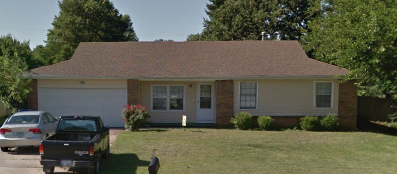 Primary Photo - Great location on this 3 bedroom 2 bath house
