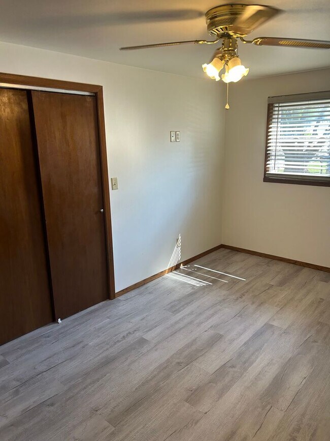 Building Photo - 305-307 Willow