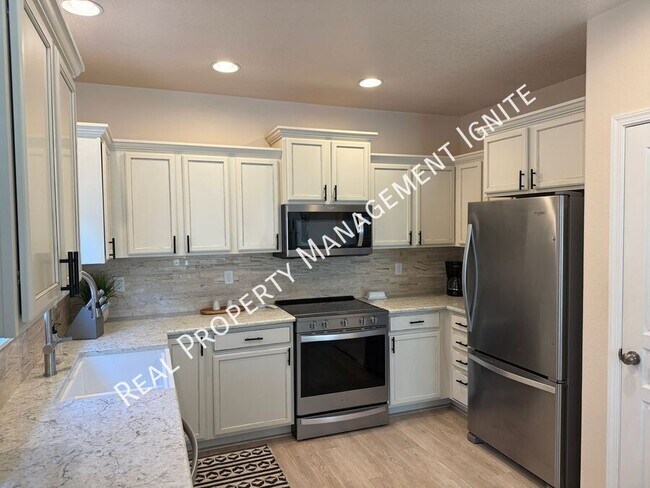 Building Photo - 61203 Snowbrush Dr