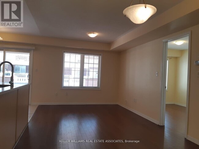 Building Photo - 724-724 Neighbourhood Cir