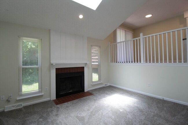 Building Photo - Fully Remodeled 2 Bedroom 1.5 Bath Duplex In Olathe