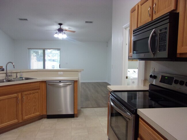 Foto del edificio - 14237 Spring Hill Dr