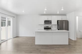 Building Photo - 367 Navigator Ct