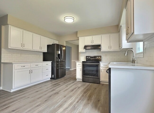 Building Photo - 46 White Oak Blvd