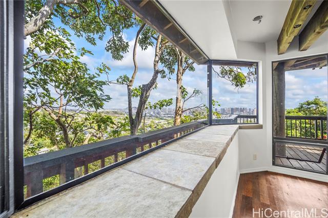 Building Photo - 2445 Makiki Heights Dr