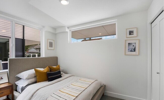 Foto del edificio - 5816 Roosevelt Way NE