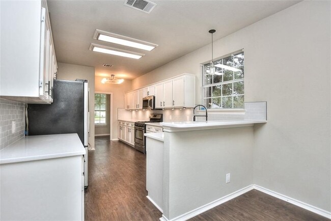 Building Photo - 2314 Falcon Dr