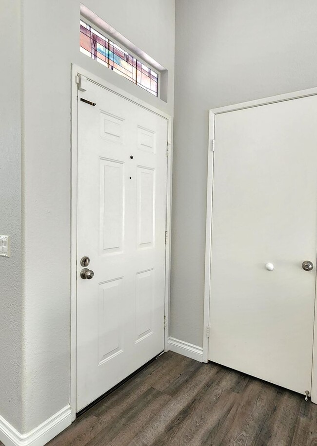 Building Photo - 13729 Basswood Dr