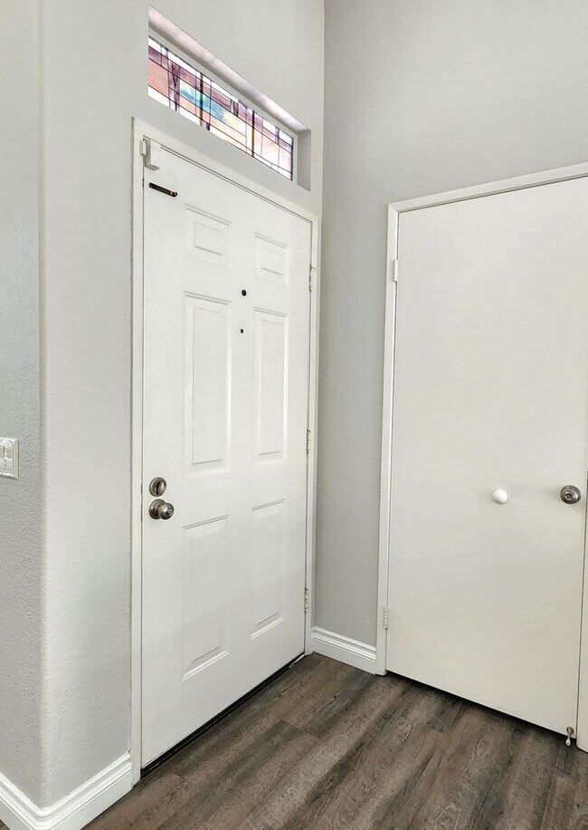 Foto del edificio - 13729 Basswood Dr