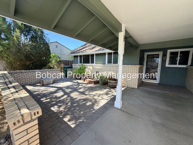 Building Photo - 700 Adaline St
