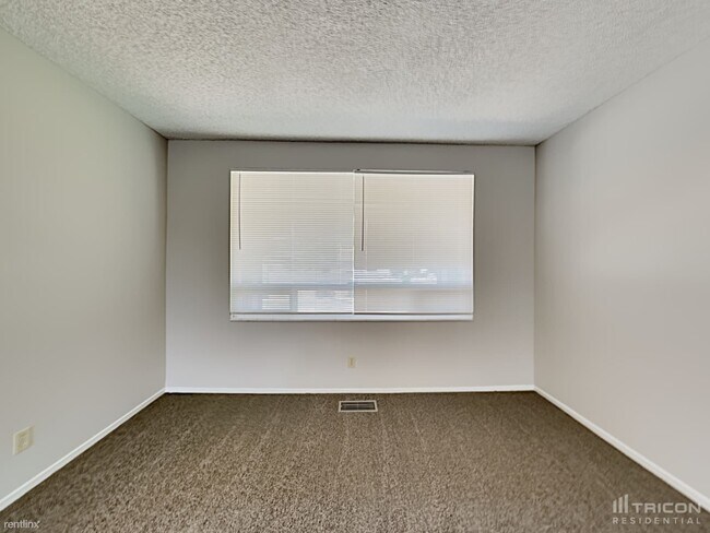 Building Photo - 1051 Glen Meadow Dr