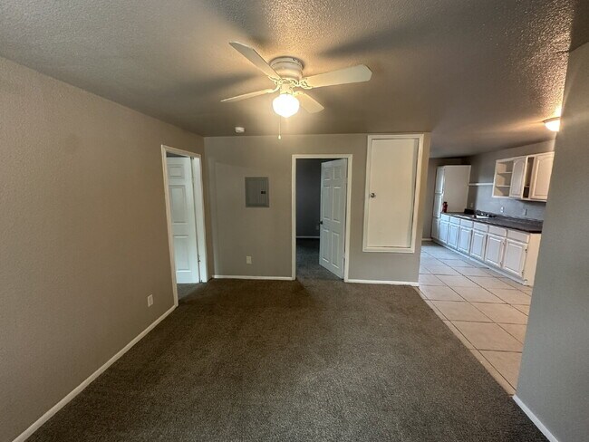 Foto del edificio - 2 Bedroom, 1 Bath Apartment