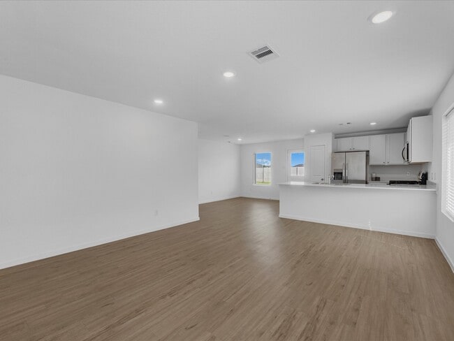 Building Photo - 2106 Hyde Acrs St