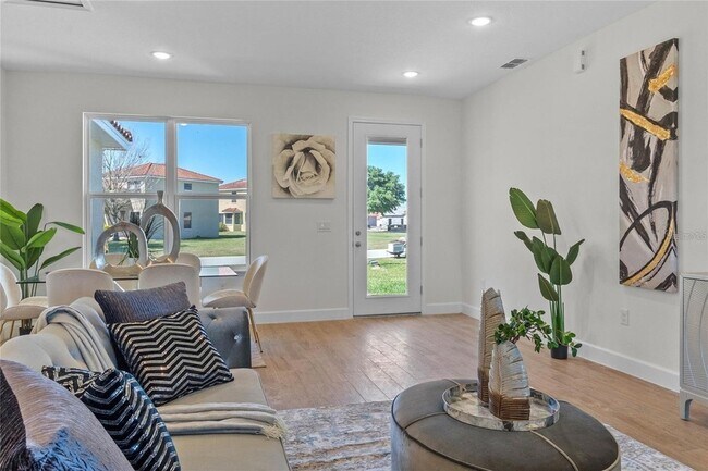 Building Photo - 409 Cinnamon Dr