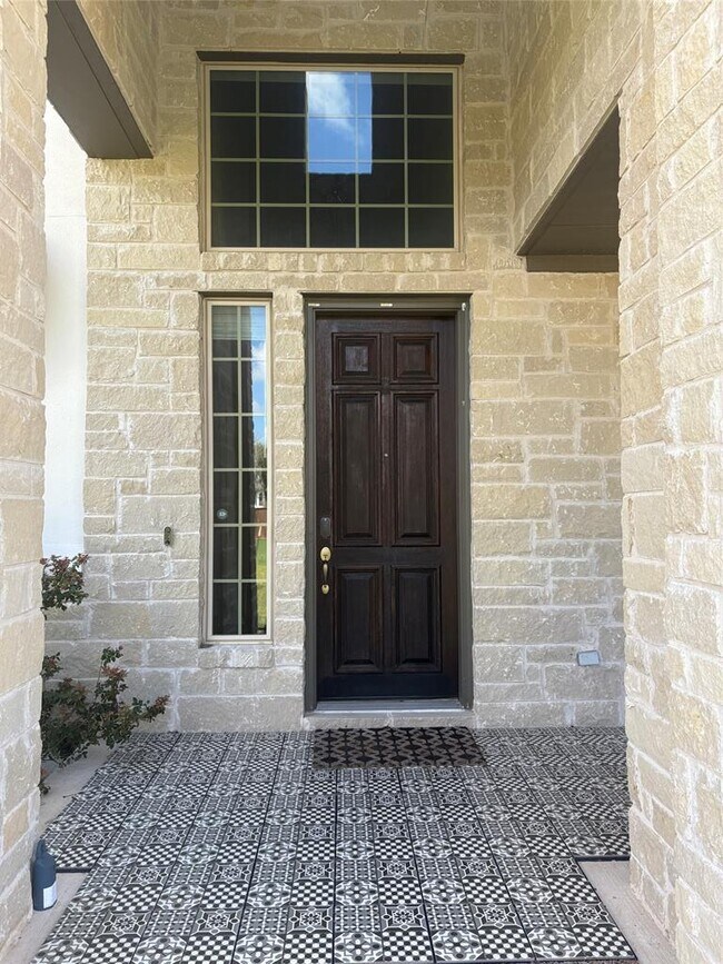 Building Photo - 2904 Fallcrest Bnd