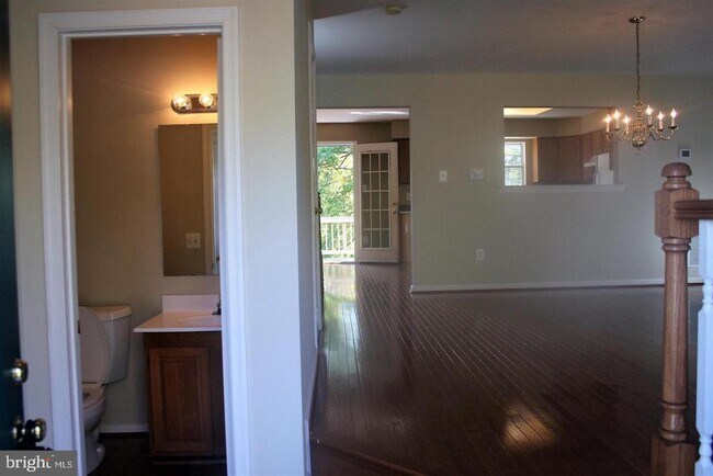 Foto del edificio - 5619 Glenwood Mews Dr