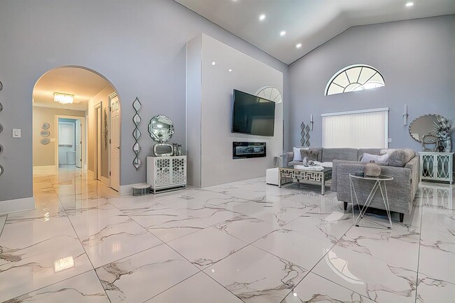 Building Photo - 10463 Ventura Dr