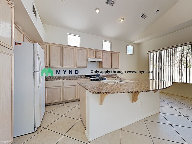 Building Photo - 3 br, 3 bath House - 250 Tayman Park Ave
