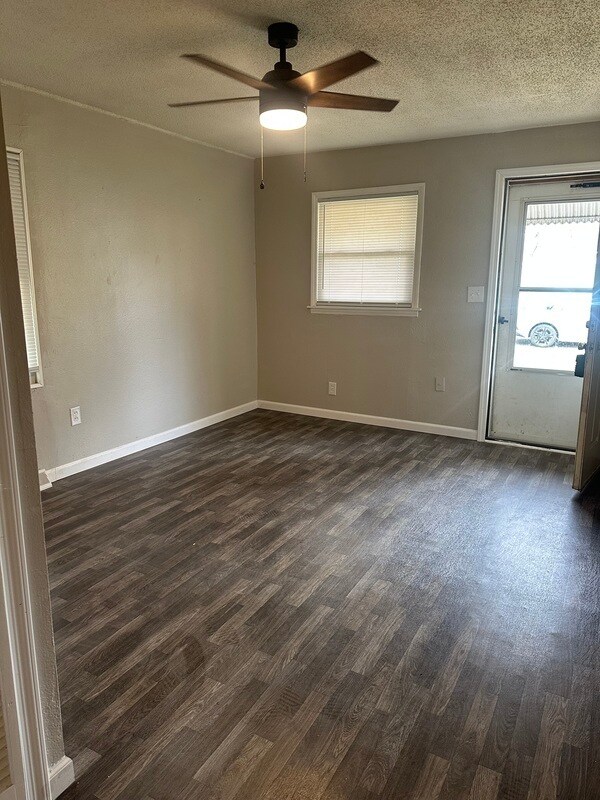 Foto del edificio - 120 Lakeside Ave