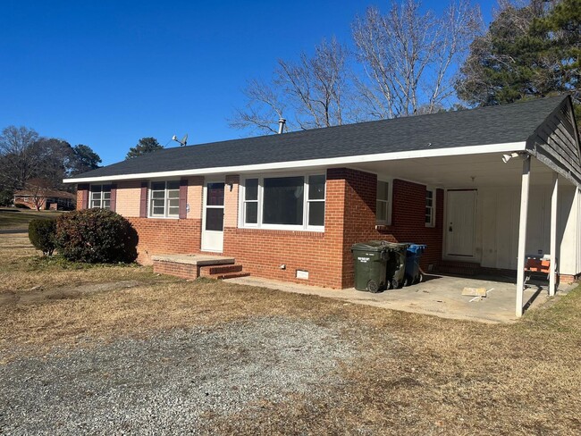 Building Photo - Newly Updated East Durham Gem: 3-Bed, 1-Ba...