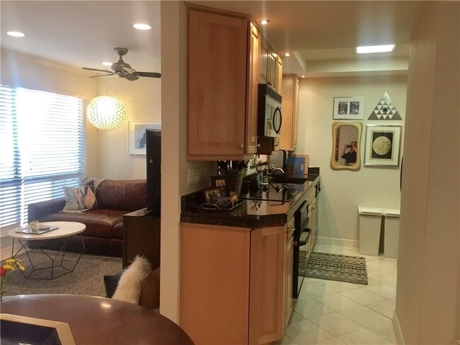 Building Photo - 500 E Riverside Dr