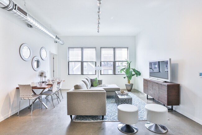 Foto del edificio - 1062 N Ashland Ave