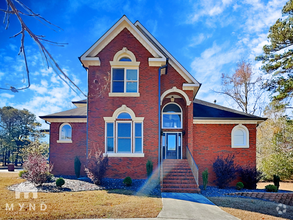 Building Photo - 2801 Chimney View Dr SW