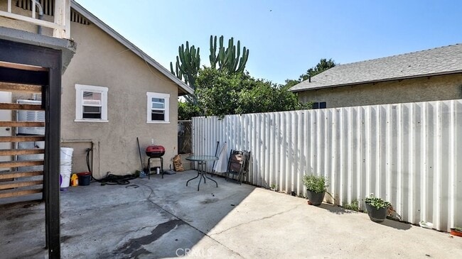 Foto del edificio - 1829 1/2 E 63rd Street Unit