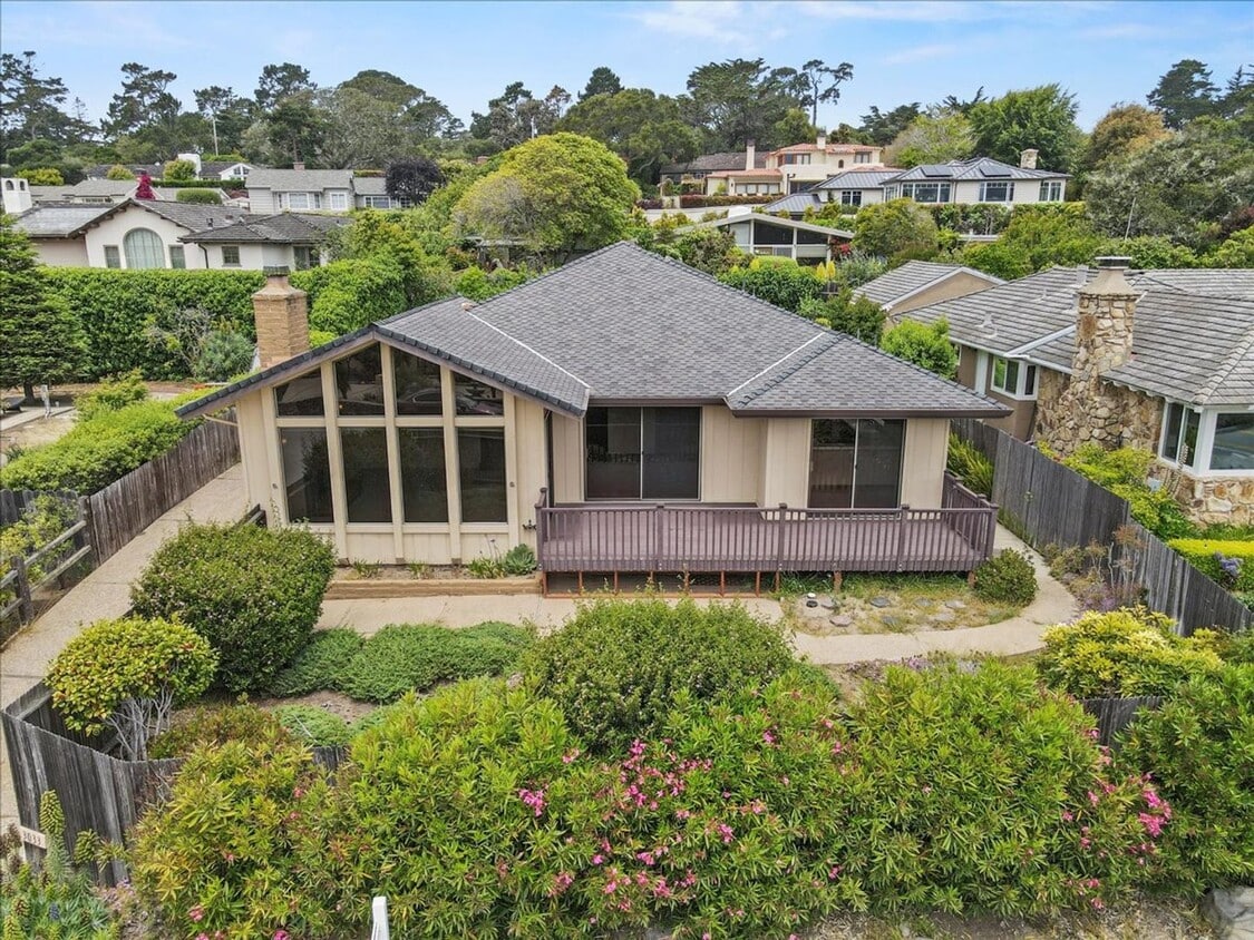 Primary Photo - Sunny Carmel Two Bedroom - Carmel School D...