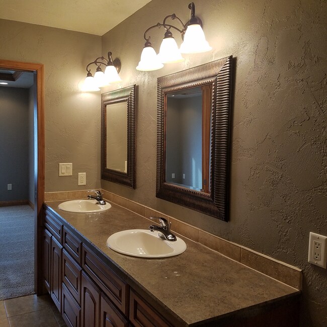 Building Photo - 2359 Spring Meadow Dr