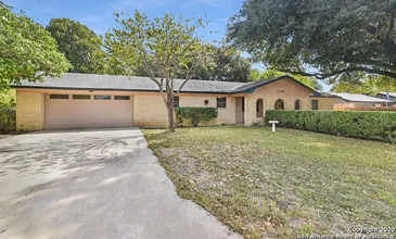 Building Photo - 1250 E Common St