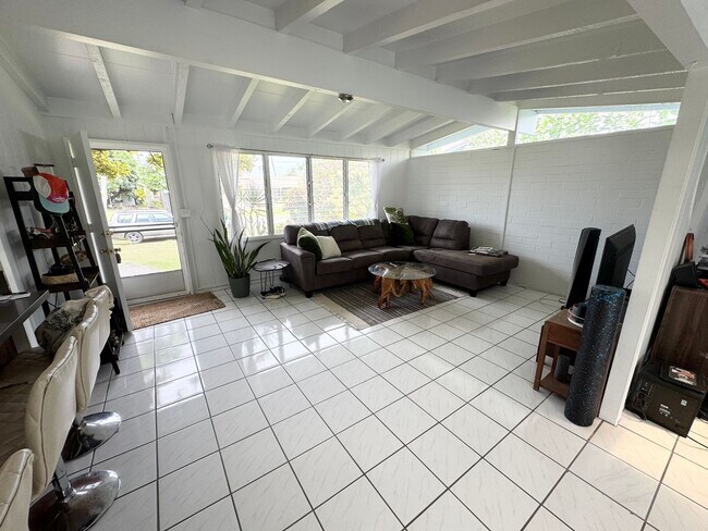 Foto del edificio - 2 bed, 1 bath in highly desirable Kailua N...