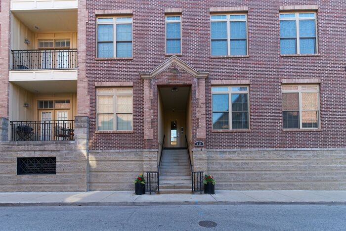 Primary Photo - Sweet 1 Bedroom Condo in the Heart of Down...