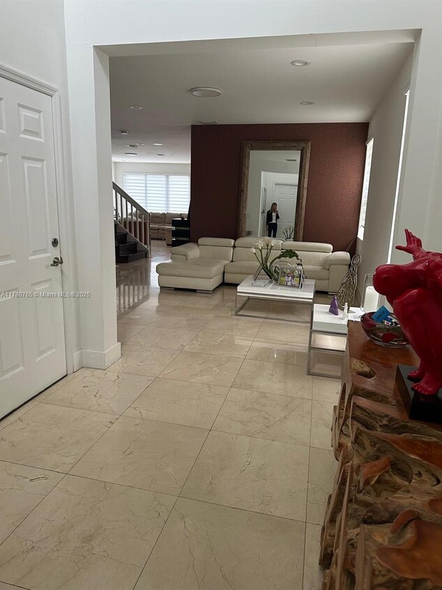 Primary Photo - 10423 NW 70th Ln