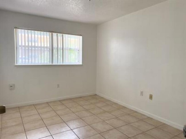 Foto del edificio - 3000 Orange Center Blvd