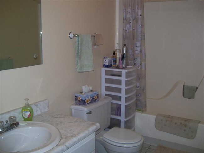 Interior Photo - 201 Pearl St