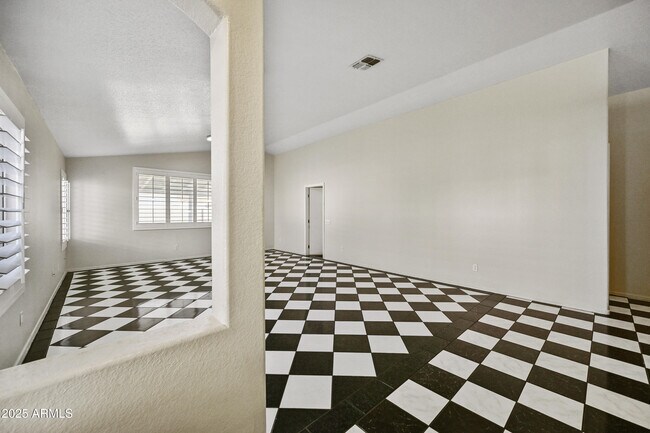 Building Photo - 5449 E Fairfield St
