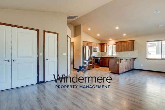 Building Photo - 3 Bedrooms 2 Bath Located In Crosby Commons