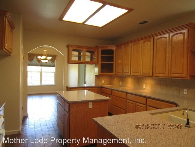 Building Photo - 3 br, 2.5 bath House - 4002 Little John Road