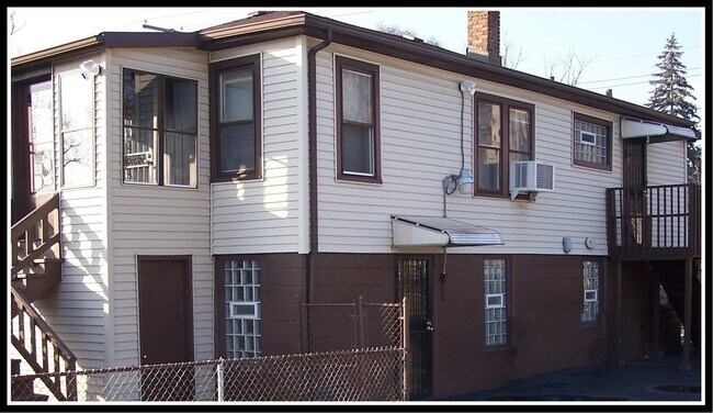 Building Image - 1424 W 25th Ave