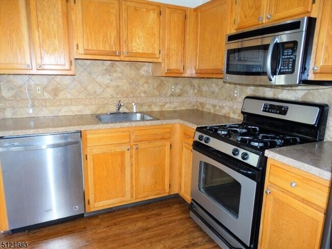 Building Photo - 820 Magnolia Ln