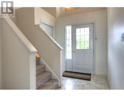 Building Photo - 516 Virginia Creeper St