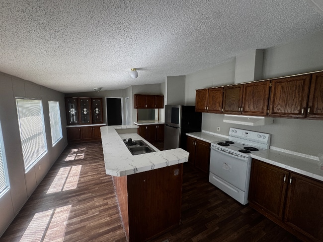 Building Photo - 144 Fox Meadow Dr