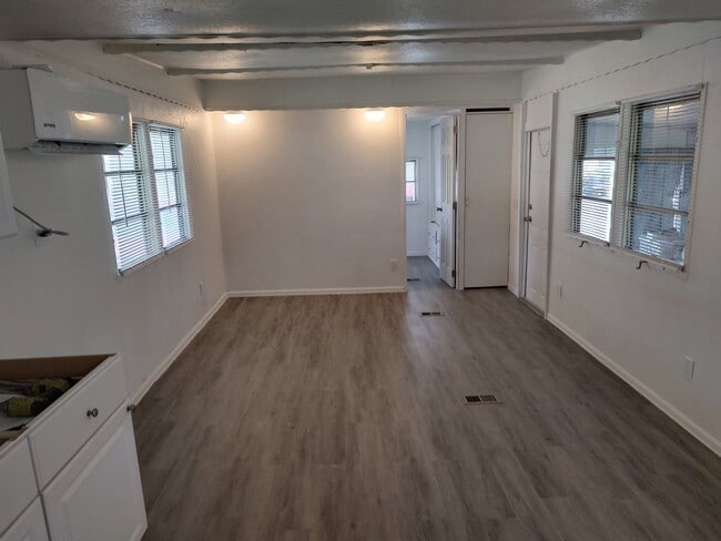 Building Photo - 900 9th Ave E