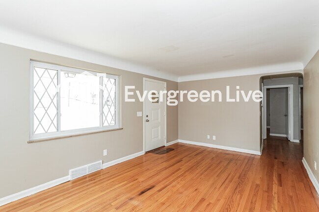 Foto del edificio - 2448 Banning Rd