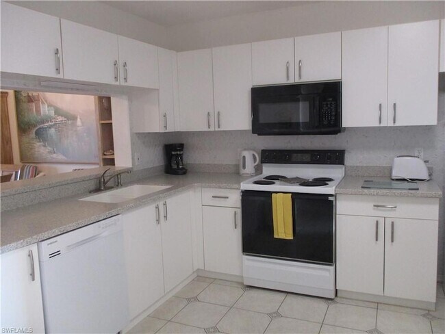 Building Photo - 7818 Emerald Cir