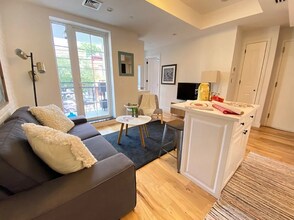 Building Photo - 21 N Henry St