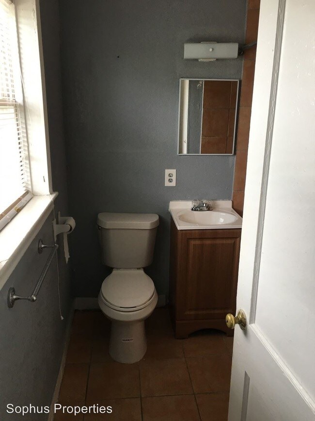 Foto del edificio - 448-448 Natalen Ave