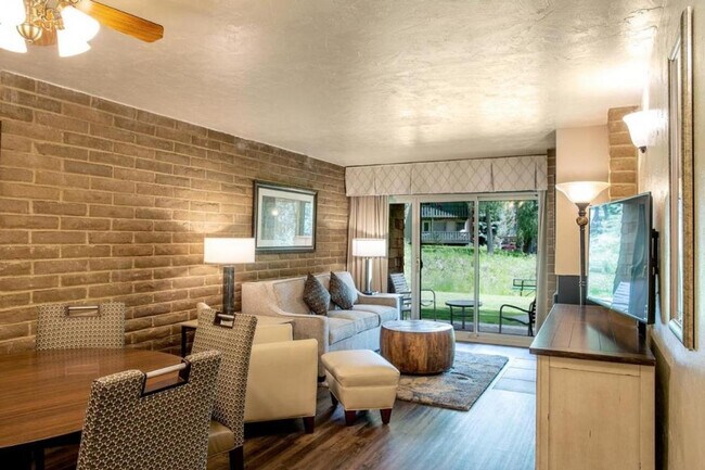 Building Photo - 1020/1-1021 Vail View Dr