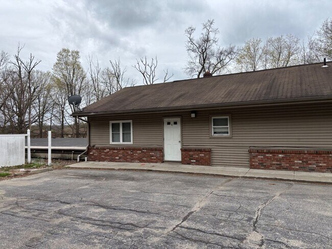 Foto del edificio - 74 Boston Post Rd